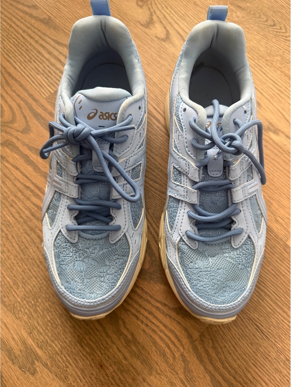 ASICS Women's Size 8.5 Light Blue Sneakers in Good Condition - Picture 4 of 10